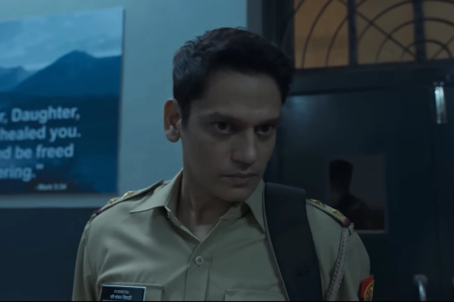 Vijay Varma plays a good cop for acid attack victim Shweta Tripathi in the Kaalkoot trailer.